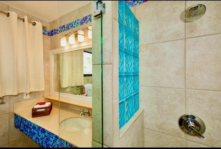 Sapphire Beachfront Renovated 1200 Sf! - Free Wi-fi Apartamento *