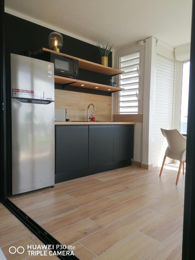 Apartment Front Bamboo *