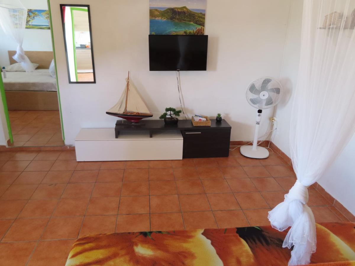Apartment De Bas :l'ile Merveilleuse *