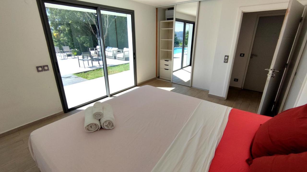 Villa Ela - Jolie Avec Piscine Chauffee Et Jacuzzi Les Abymes