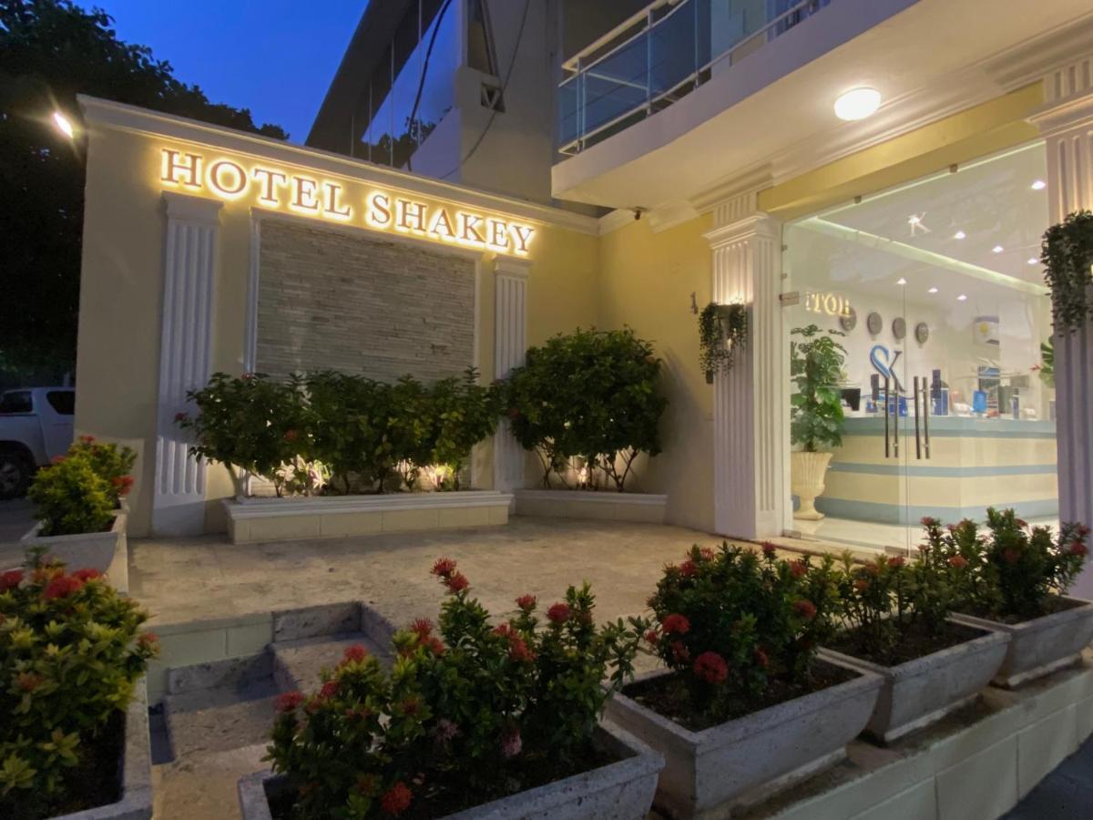 Shakey Aparthotel 3*