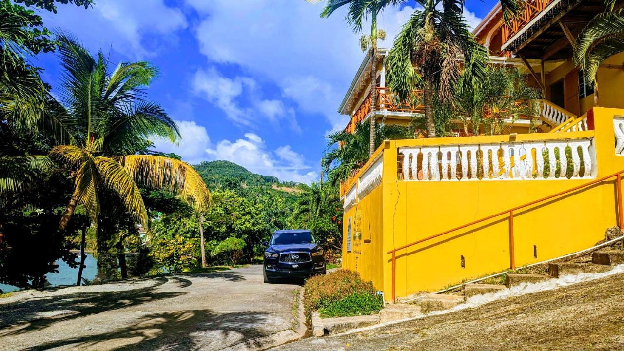 Sunset Lane * Laborie