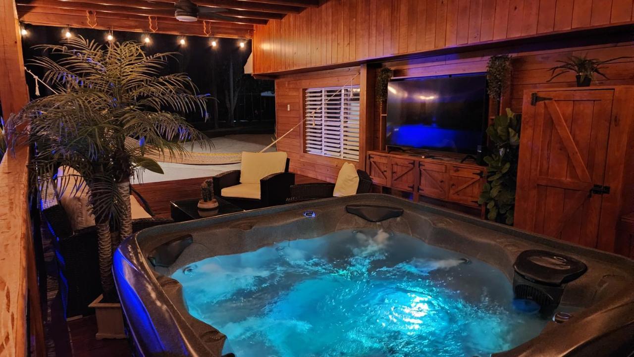 Palm's Luxury With Private Jacuzzi Aguada