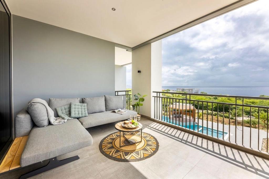 Coral Estate Ocean View Apartment *
