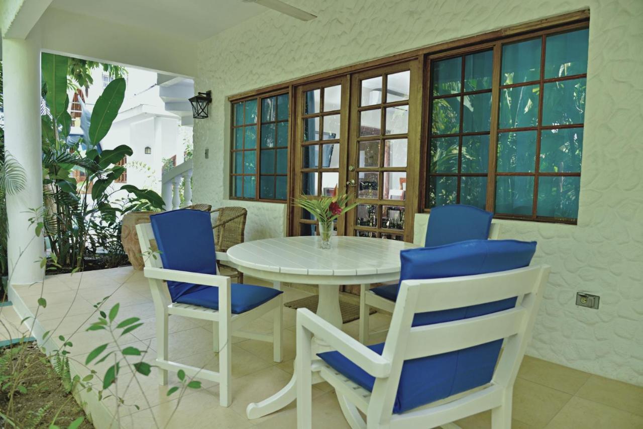 Beach House Condos, Hotel