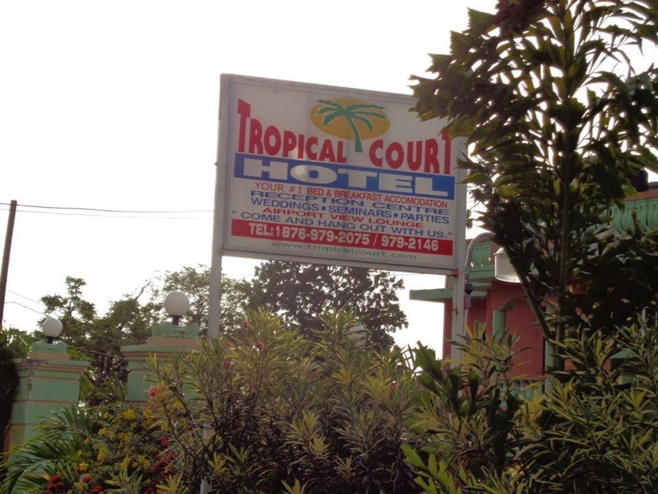 Hotel Tropical Court