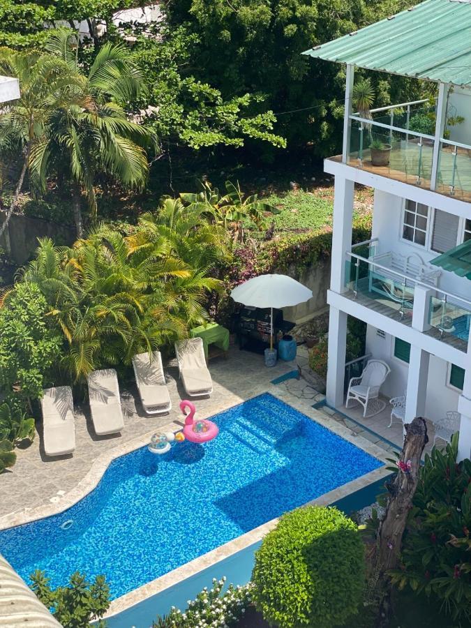 Hotel Neptuno Refugio 3*