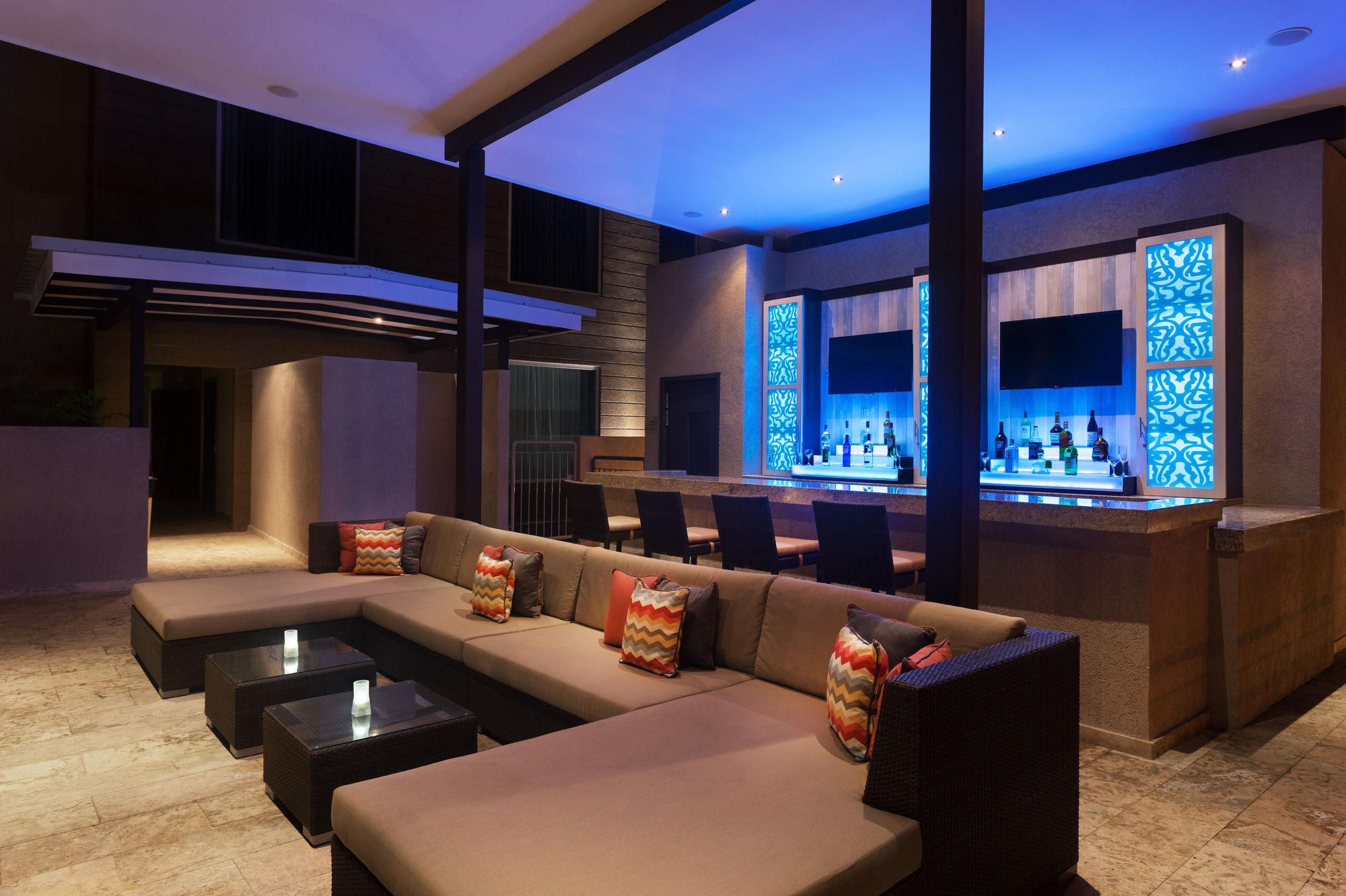 Hotel Courtyard By Marriott Kingston, Jamaica