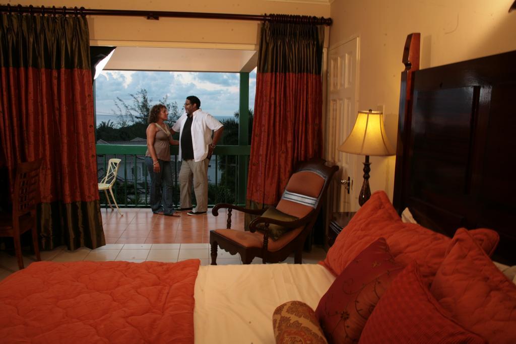 Cardiff And 4* Runaway Bay