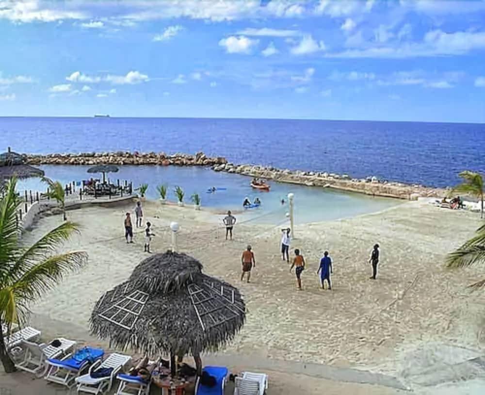 Hotel Club Ambiance (adults Only) Runaway Bay