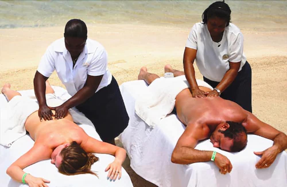Hotel Club Ambiance (adults Only) Runaway Bay