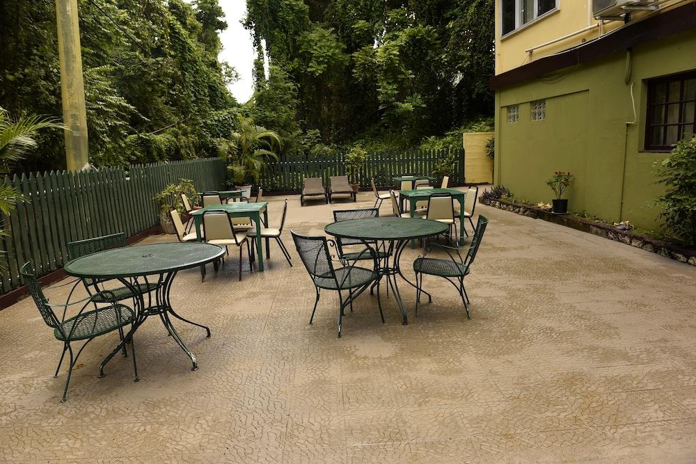 Pineapple Court Hotel Ocho Rios