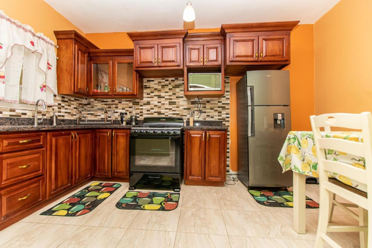 Holiday home J&r Sunshine Retreat Spanish Town