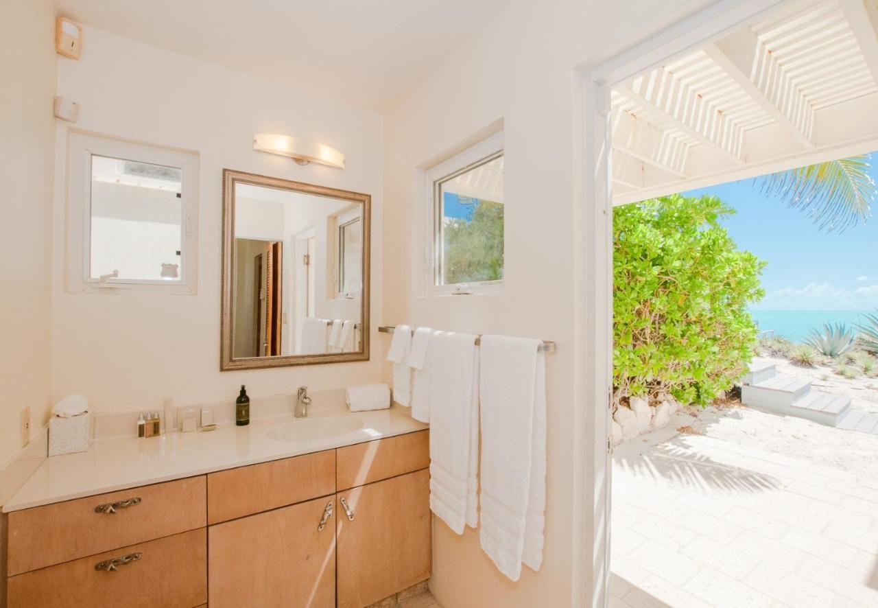 Aqua Del Rose 3 Bedroom Beachfront *