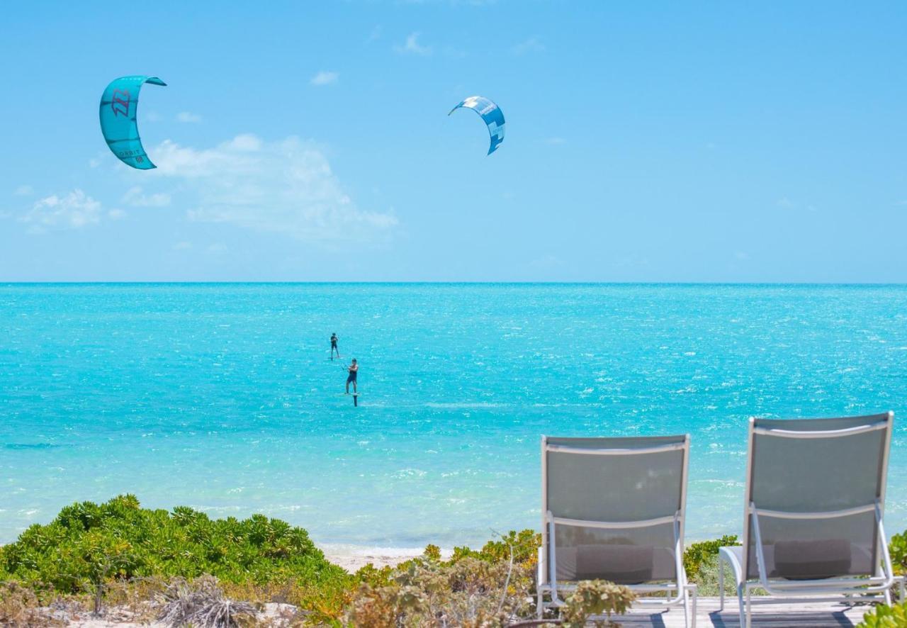 Aqua Del Rose 3 Bedroom Beachfront Holiday home Long Bay