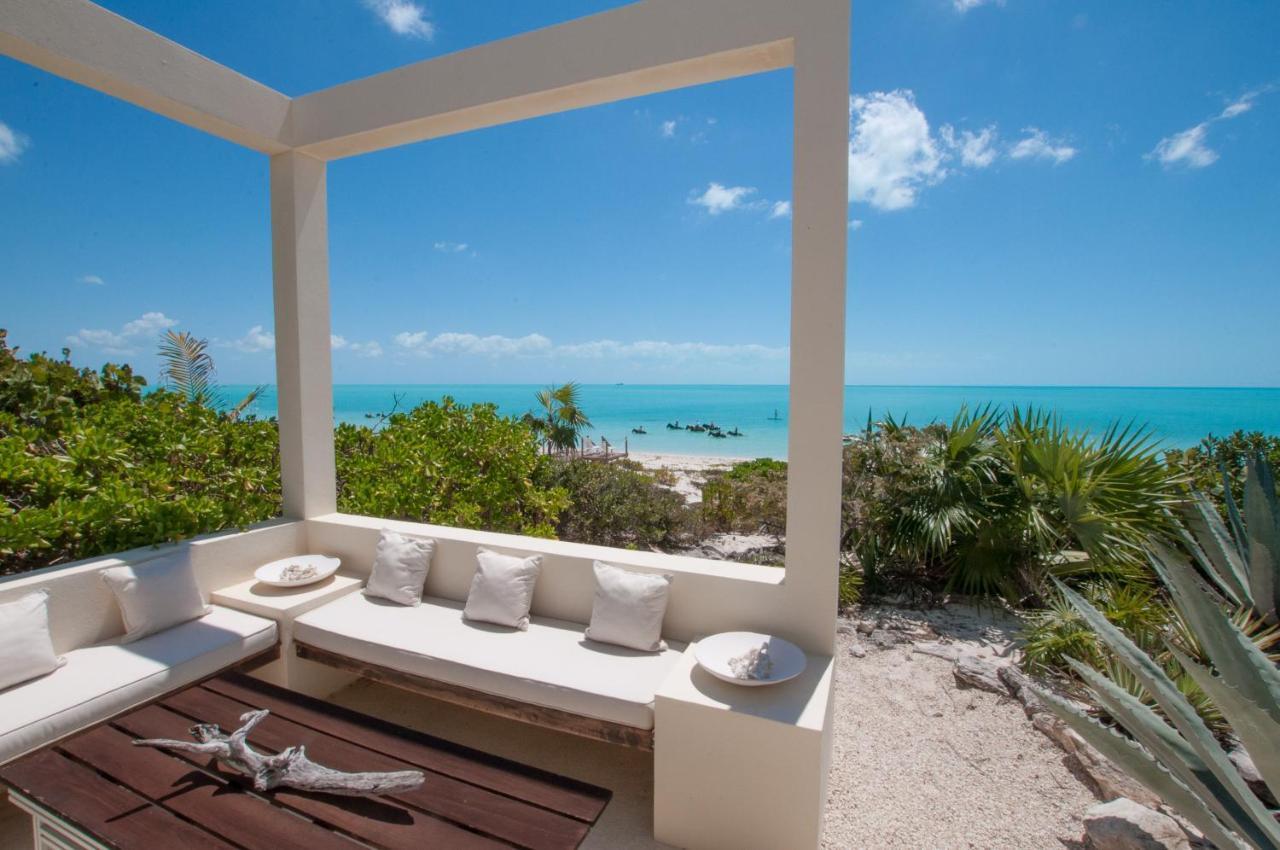 Aqua Del Rose 3 Bedroom Beachfront Long Bay