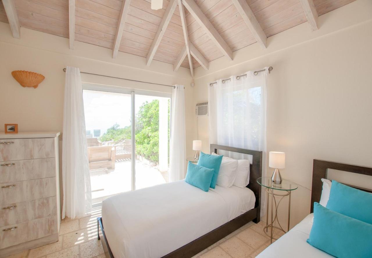 Aqua Del Rose 3 Bedroom Beachfront Long Bay