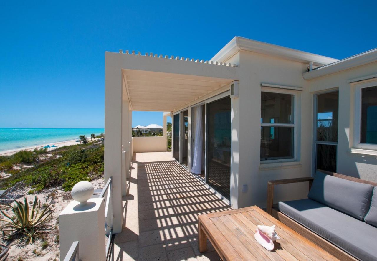 Aqua Del Rose 3 Bedroom Beachfront Long Bay