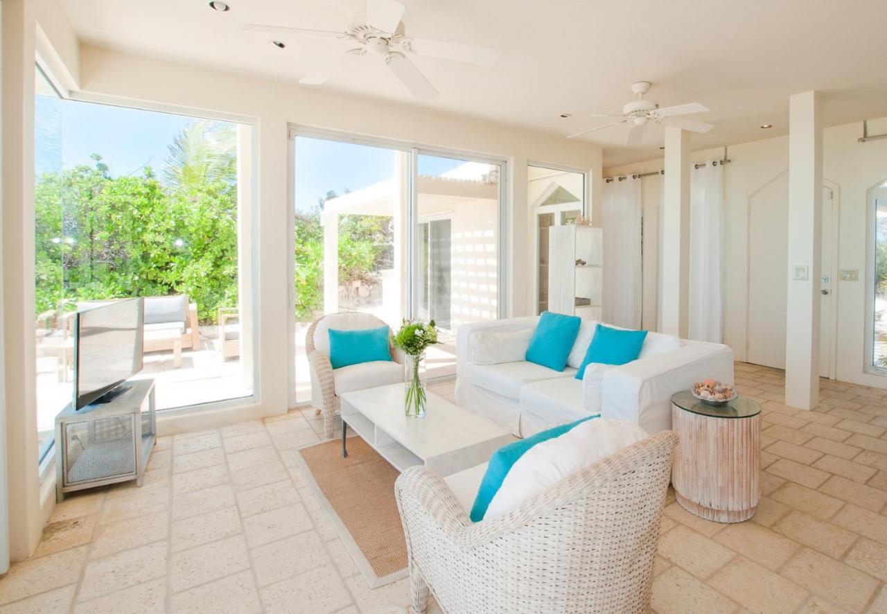 Aqua Del Rose 3 Bedroom Beachfront Holiday home *