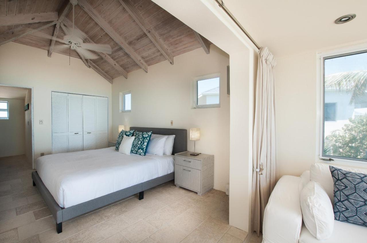 Aqua Del Rose 3 Bedroom Beachfront Holiday home *
