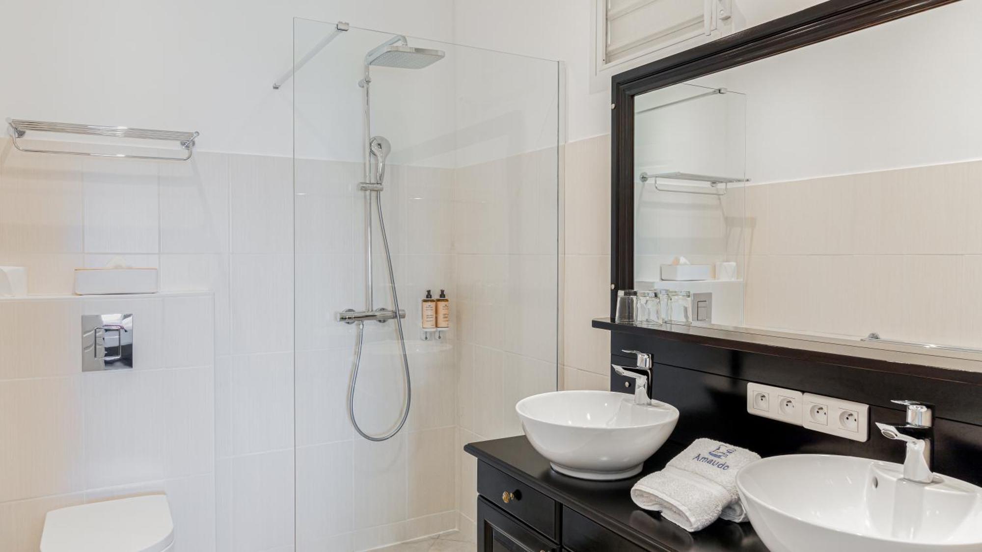 Amaudo Hotel 4*