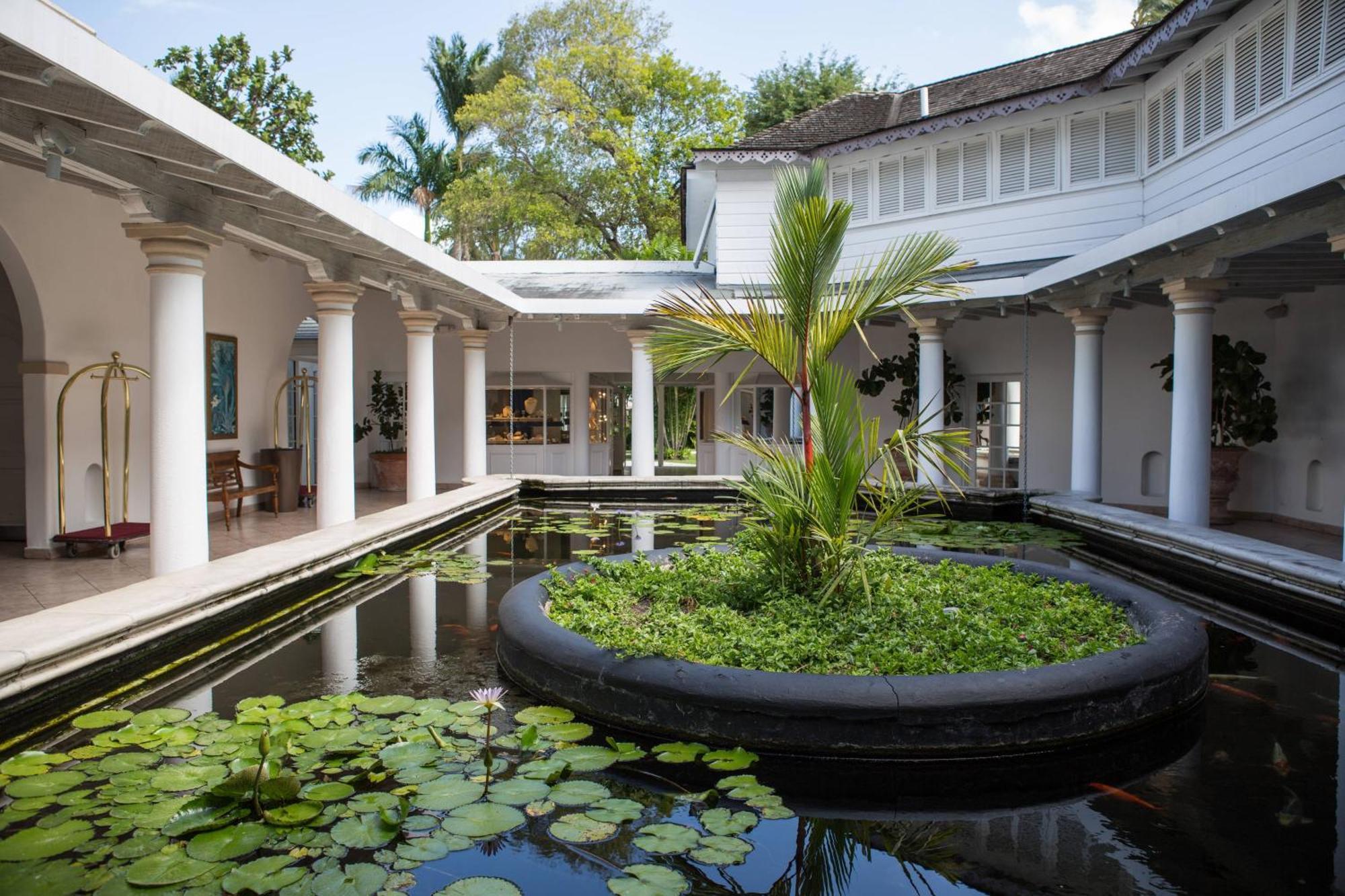 Colony Club By Elegant Saint James