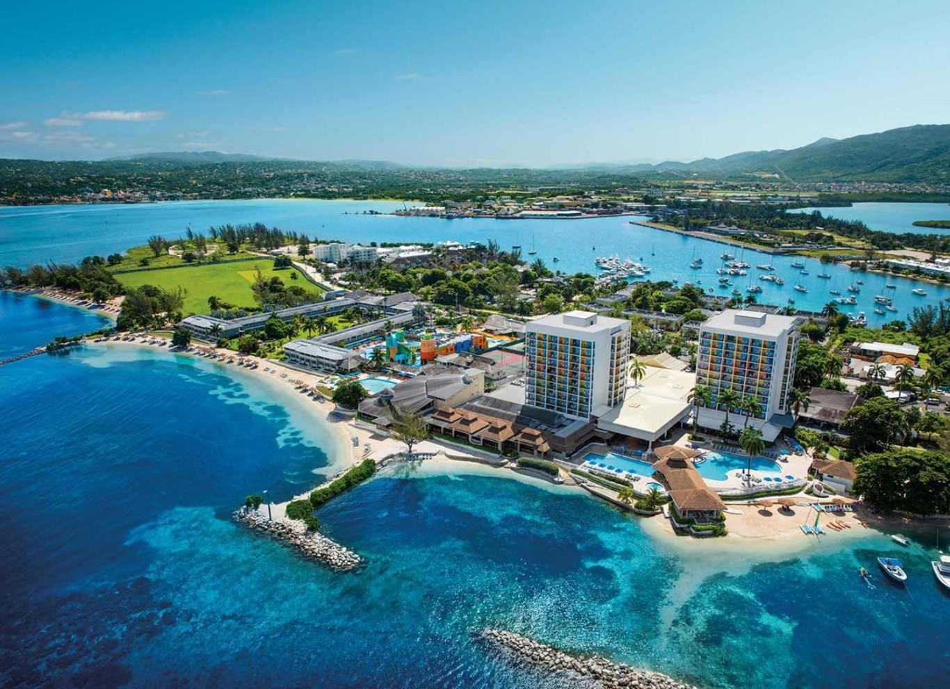 Villa Jamaica - Between Montego Bay & Ochi Rios Includes Cook Discovery Bay