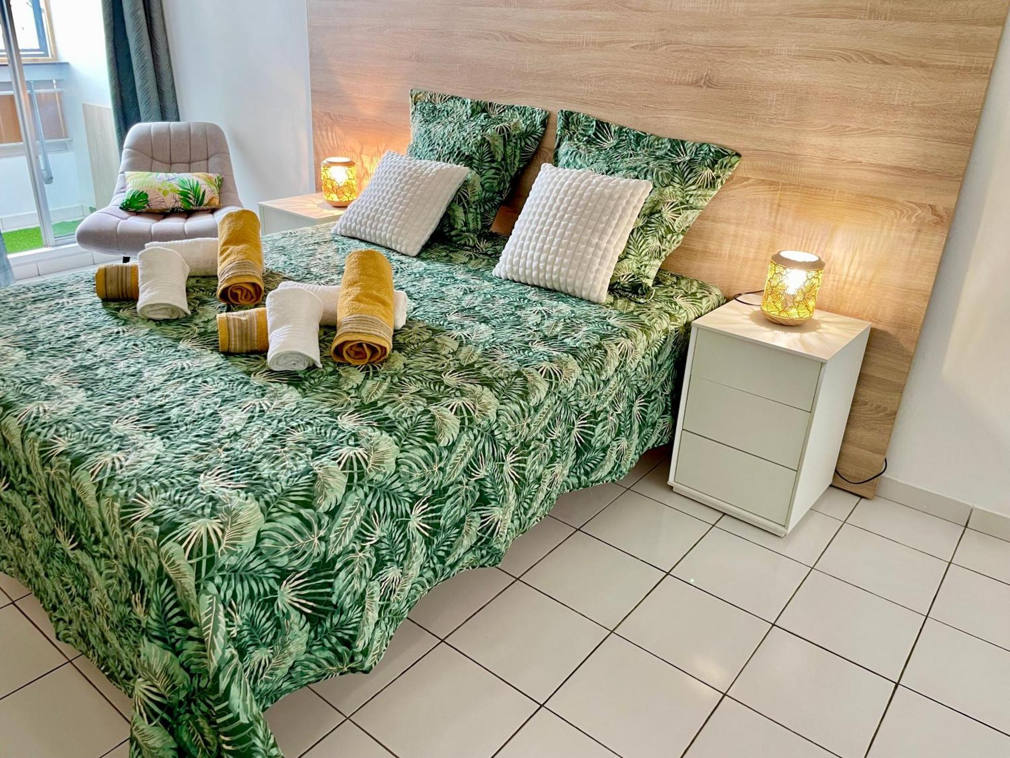 De La Et Du Levant Apartment