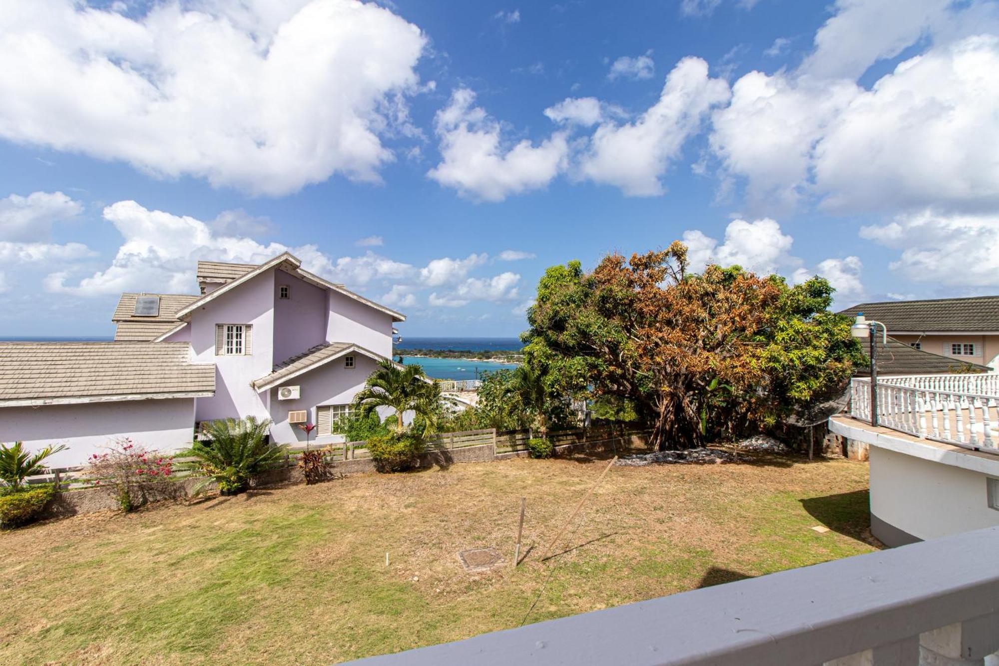 Jamaica - Between Montego Bay & Ochi Rios Includes Cook Villa *