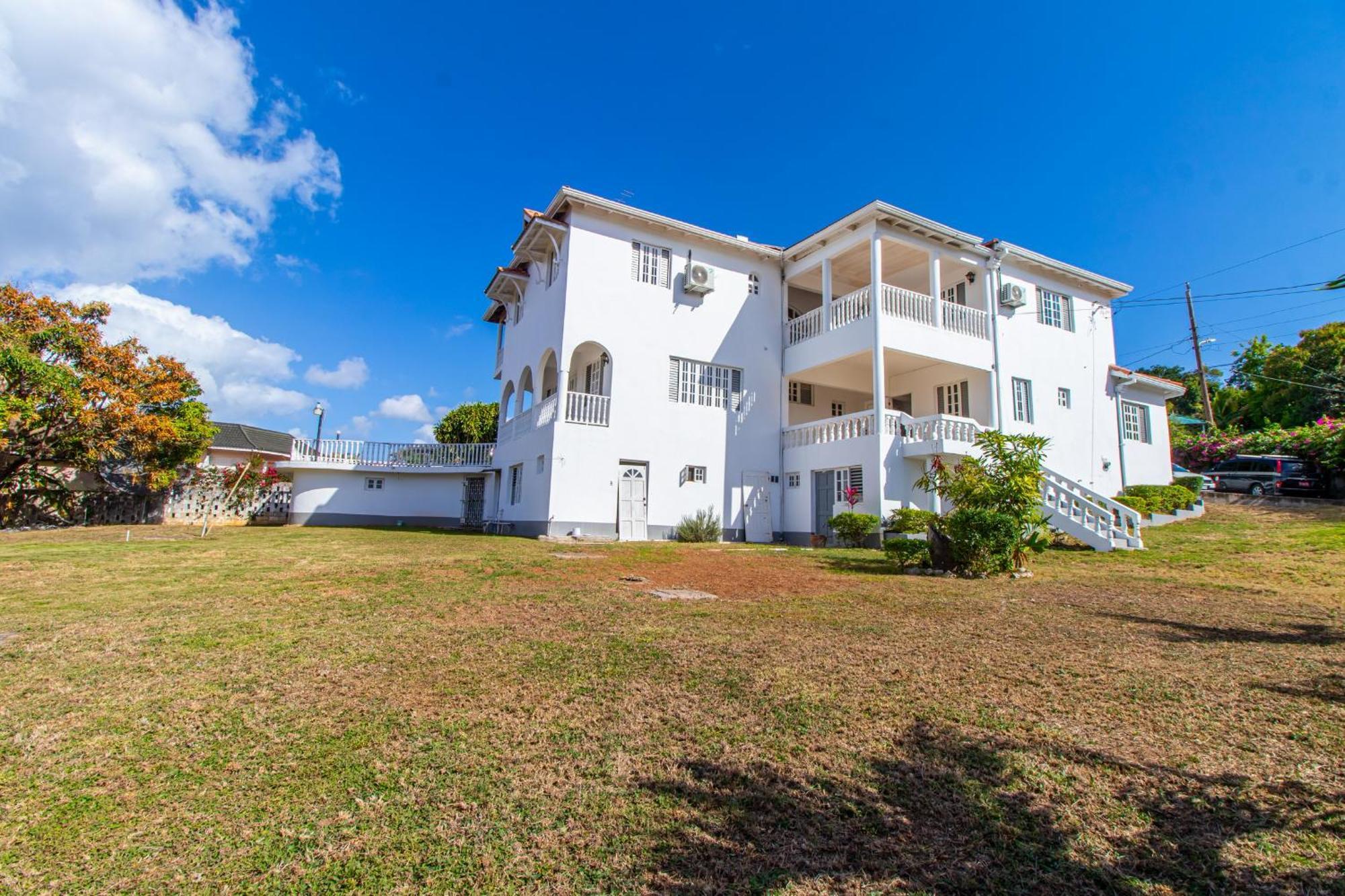 Villa Jamaica - Between Montego Bay & Ochi Rios Includes Cook