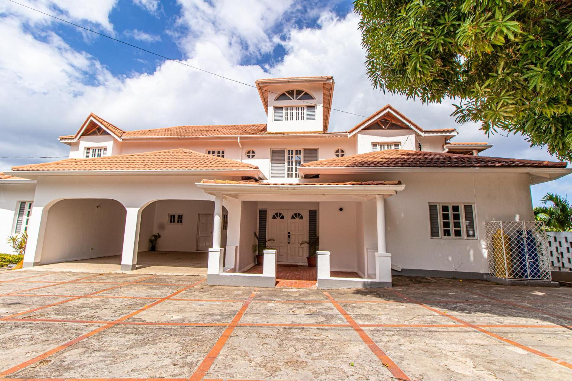 Villa Jamaica - Between Montego Bay & Ochi Rios Includes Cook