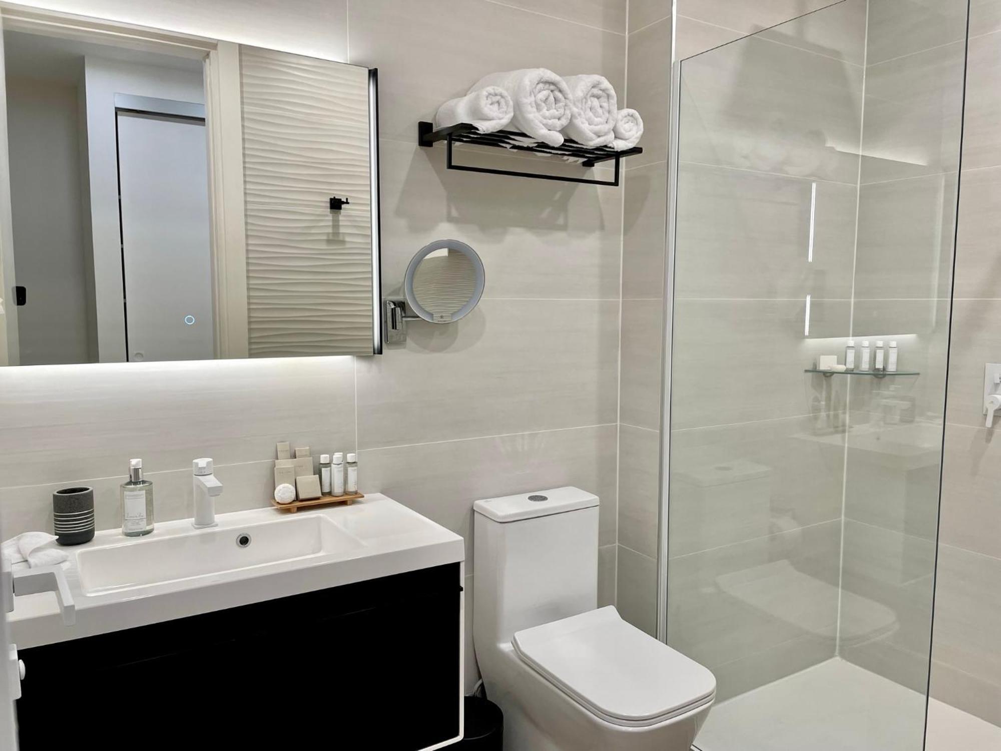 Gorgeous 2 Bedroom, 17th Floor, With Breathtaking View, Fourteen At Mullet Bay * Cupecoy (Sint Maarten)