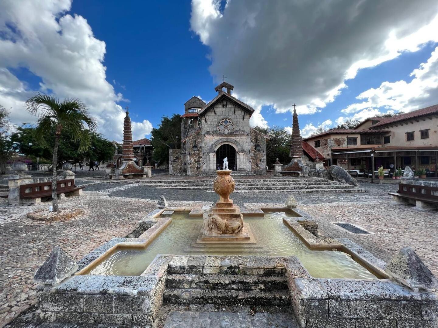 Fontana Di Rosa, African Style Villa La Romana