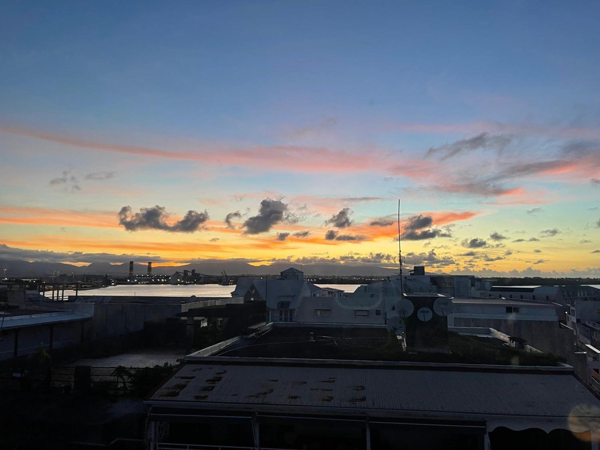 Penthouse Seaside 10 Min Port, Croisiere Et Aeroport Apartment