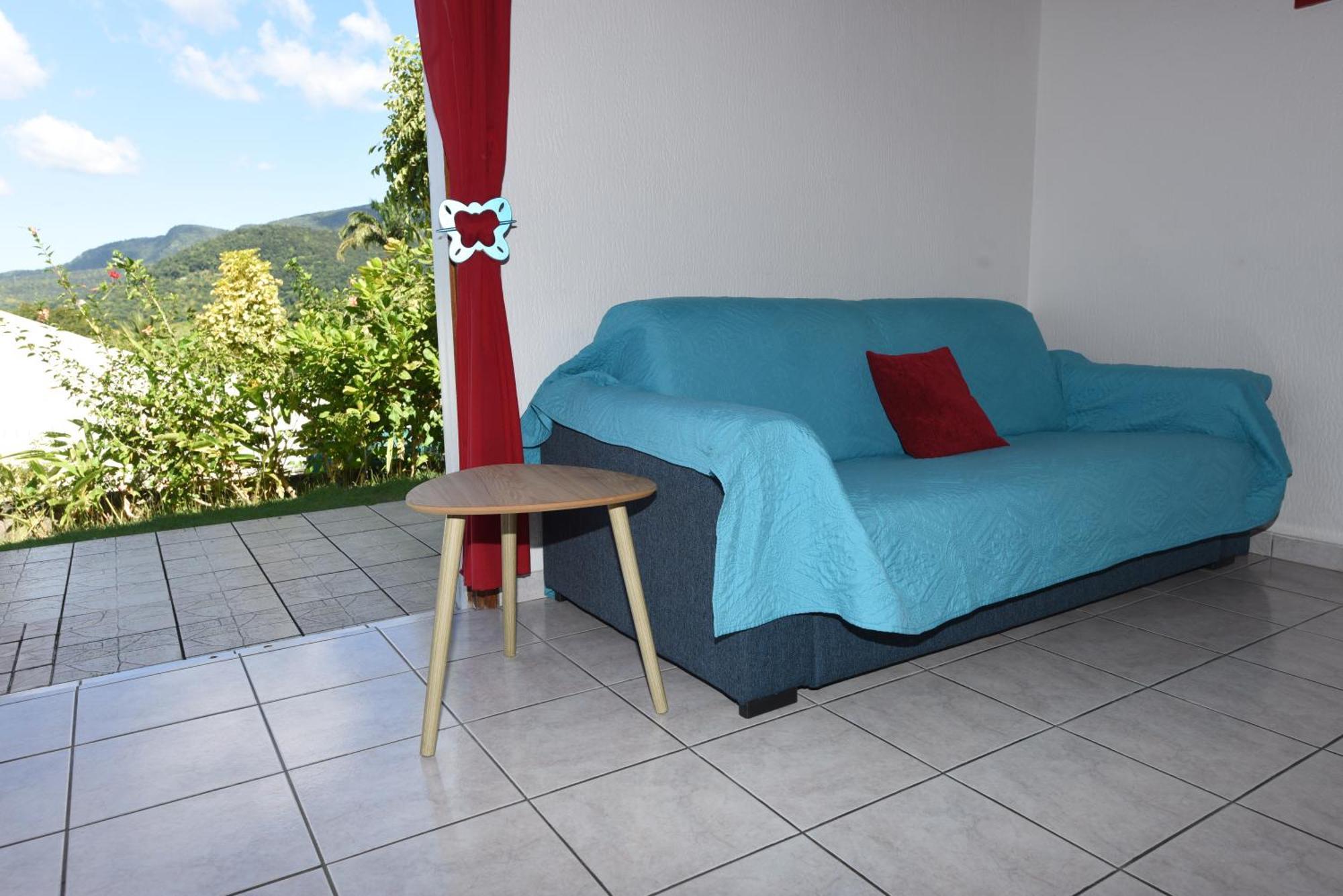 Holiday home Les Petites Fleurs De Poirier