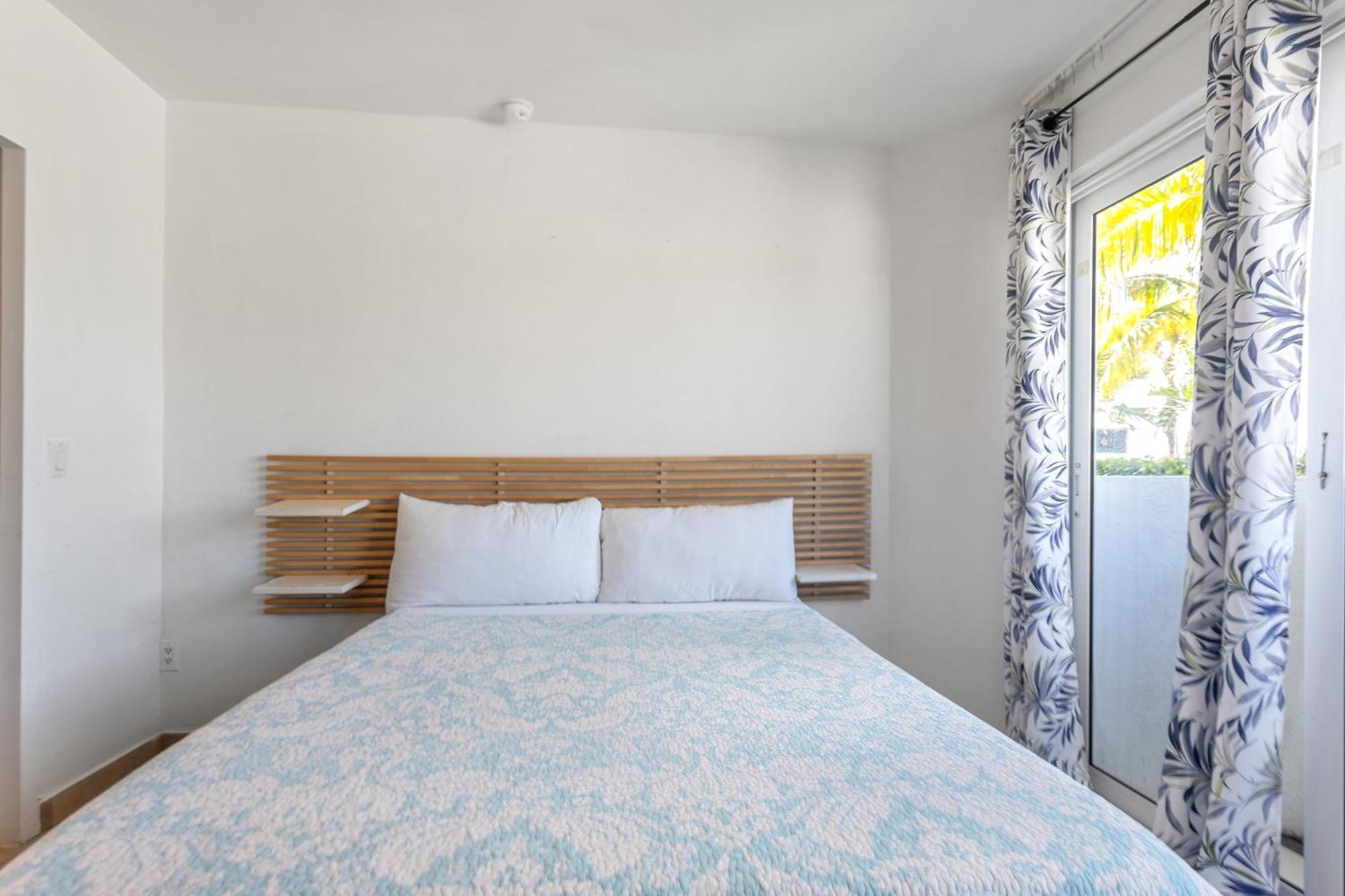 Apartment House - Petite - Access