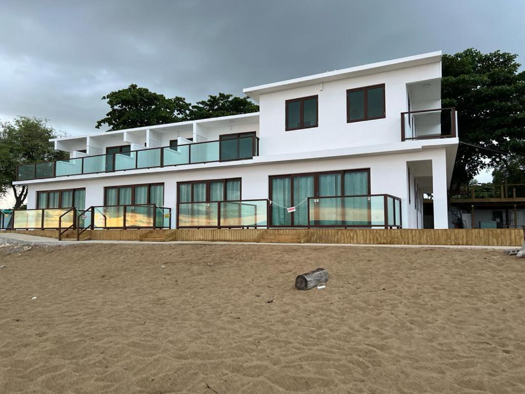 Guest house 1 Corcega Beachfront