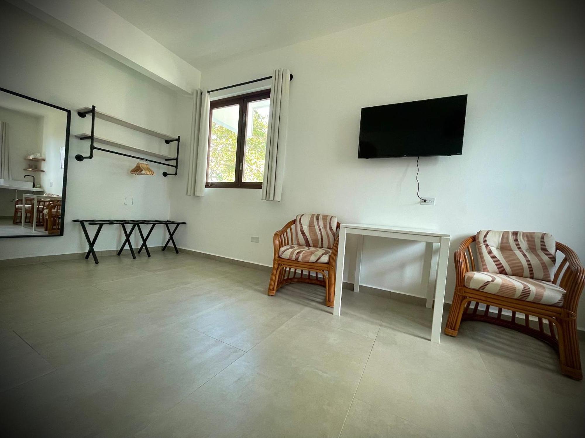 1 Corcega Beachfront Guest house