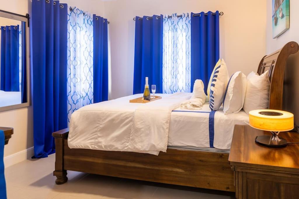 Welcome To Our Ocean View Villa! Pousada *