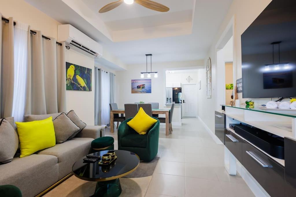 Welcome To Our Ocean View Villa! Pousada