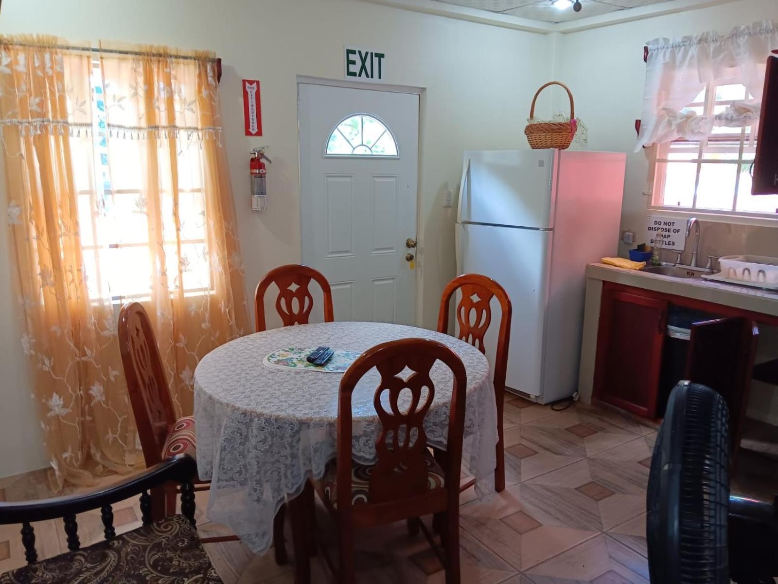 Jgs Tropical Apartment Crown Point