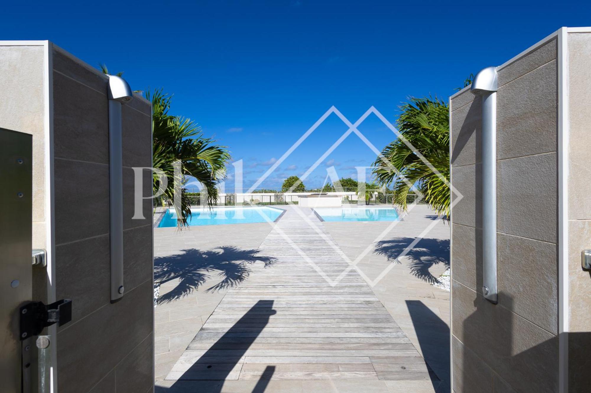 5 Bed-rooms Beach-front Duplex Of 189 M2 At Orient Apartment Colombier