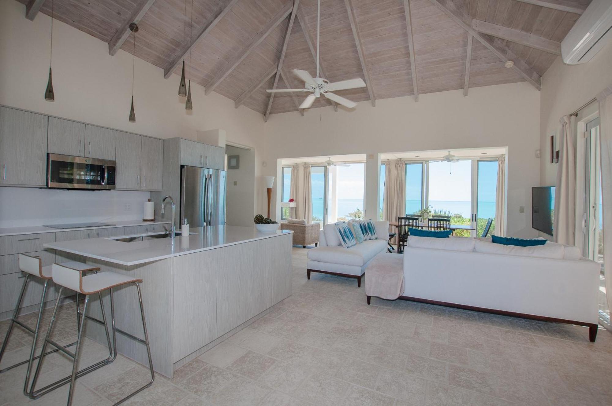 Aqua Del Rose 3 Bedroom Beachfront Holiday home Long Bay