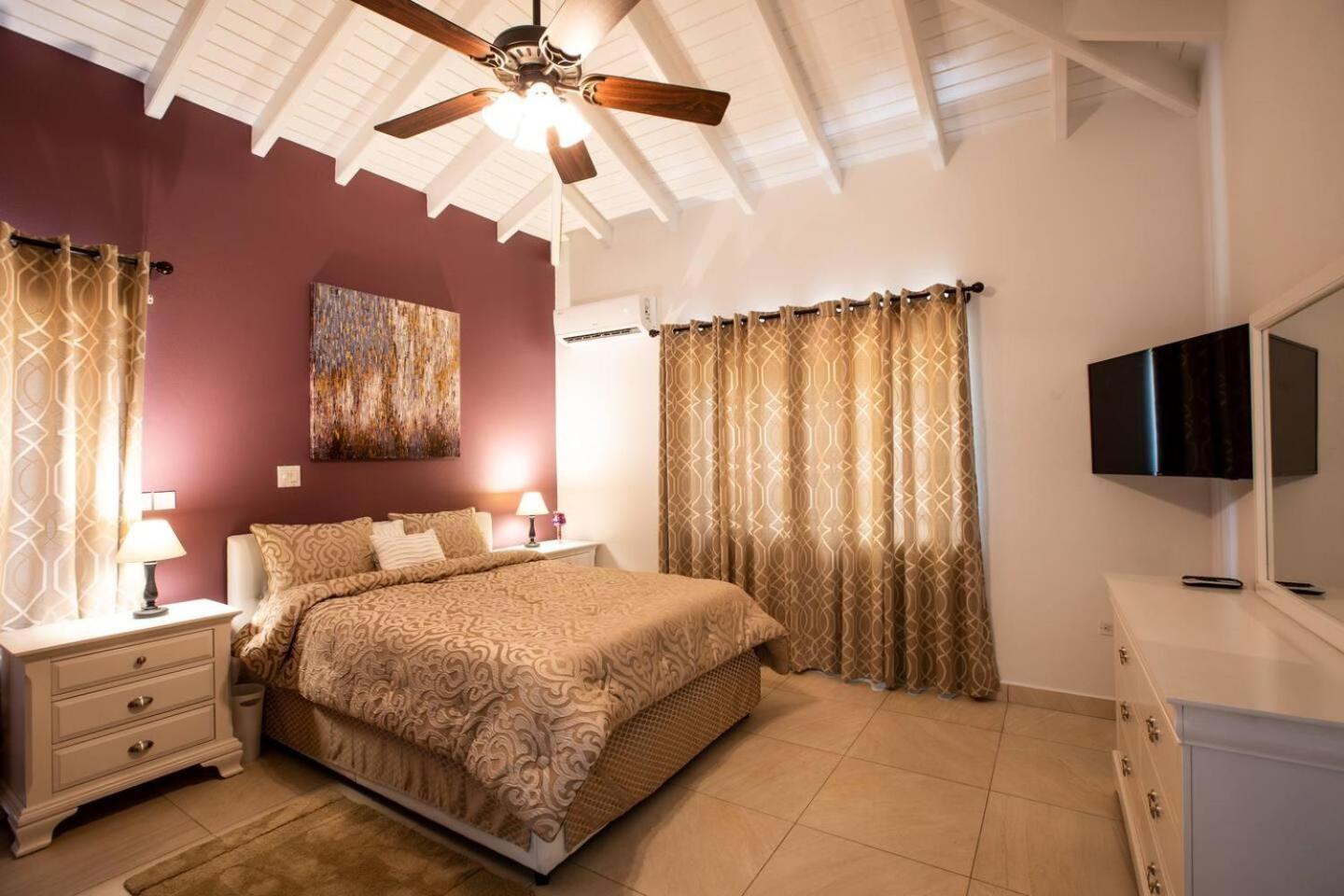 Airport View 3-bed * Cupecoy (Sint Maarten)