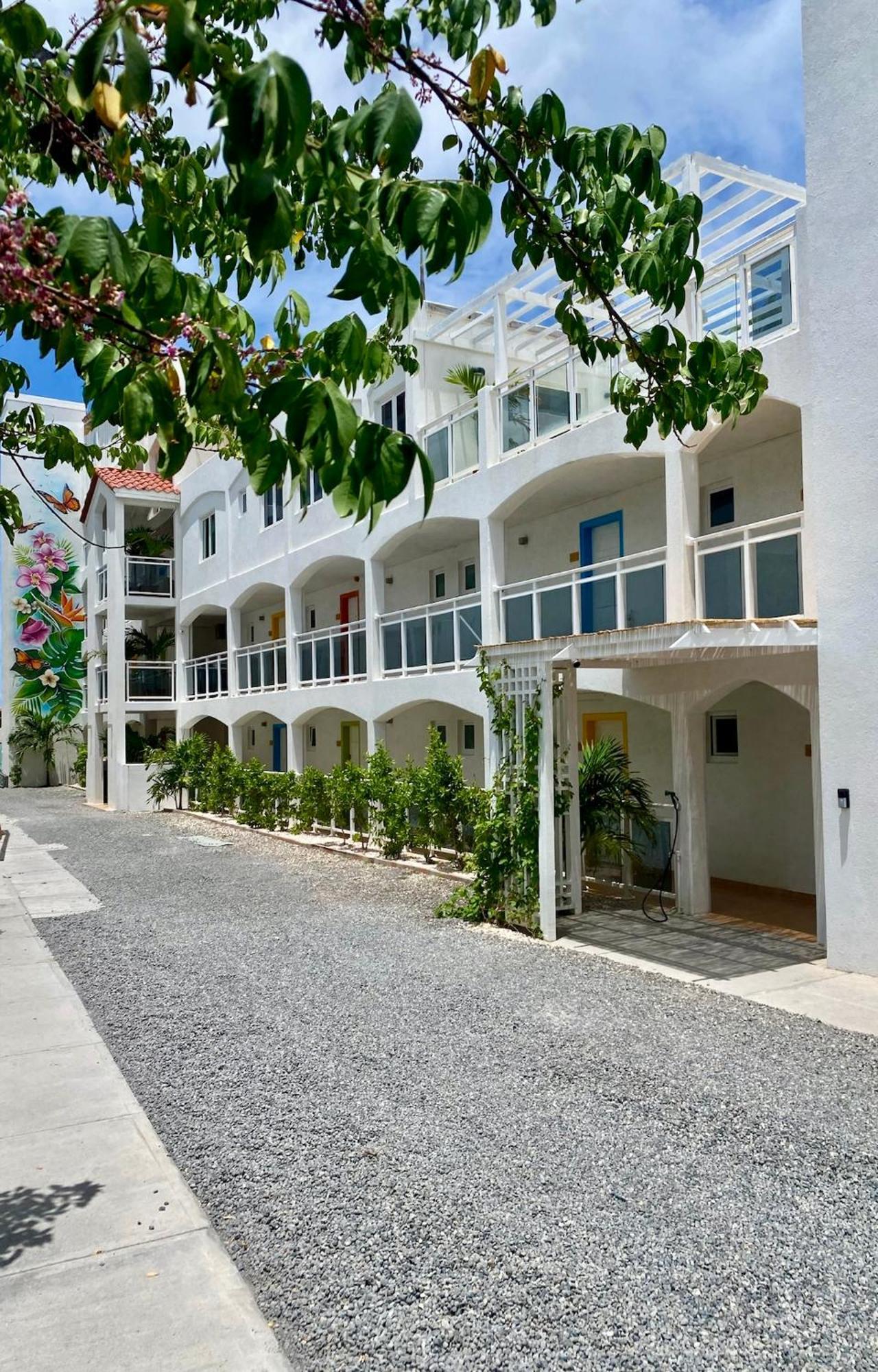 House - Petite - Access * Maho