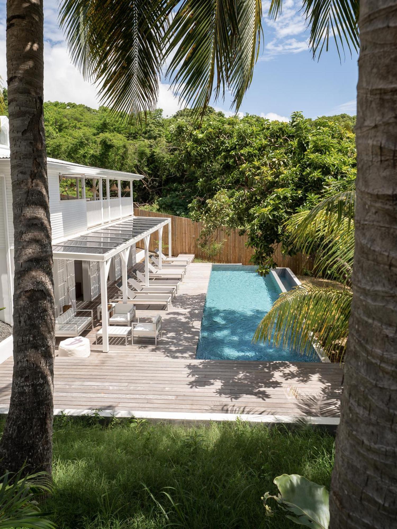 - Piscine A Debordement & Villa