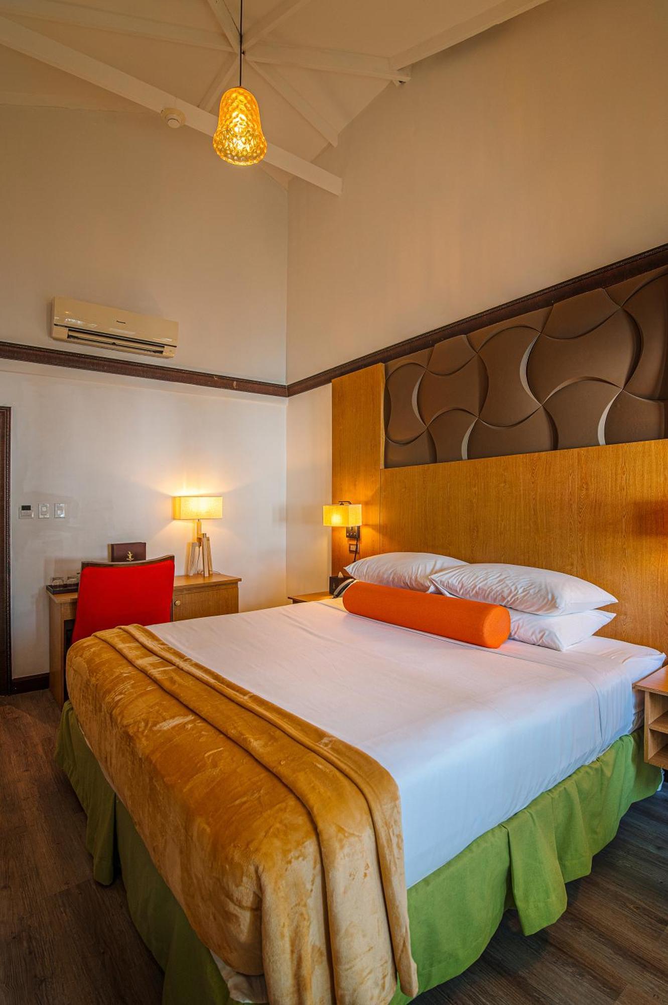 Sago Palm Hotel *
