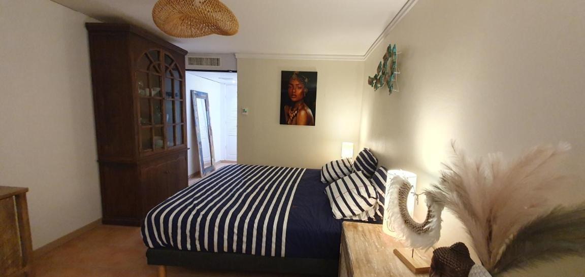 Martial Tropiques: Beachfront With Sea Views In Ste Anne Apartamento