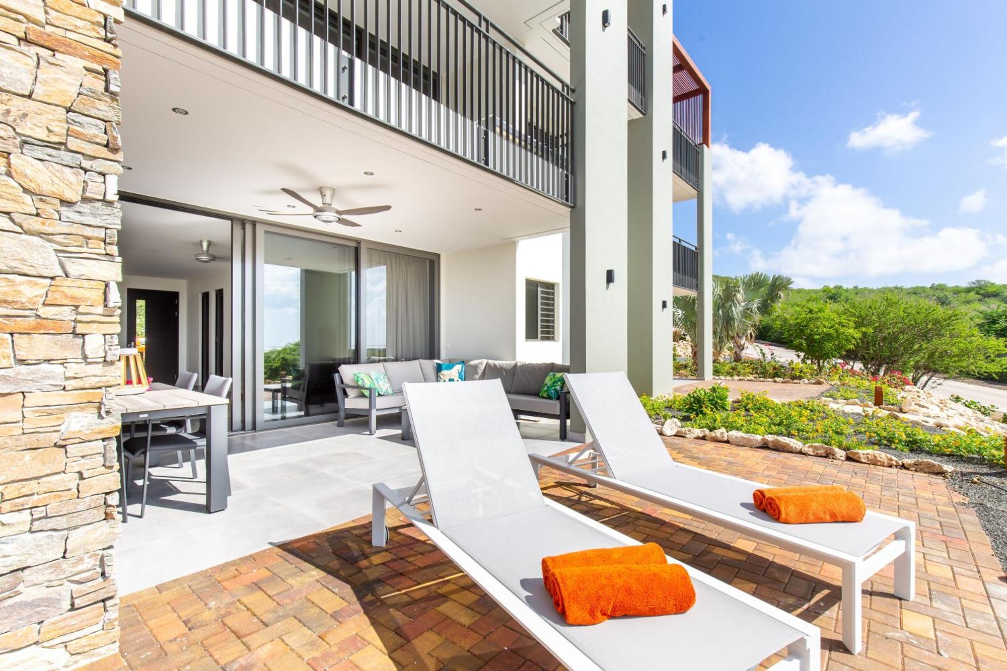Coral Estate Ocean View Apartment *
