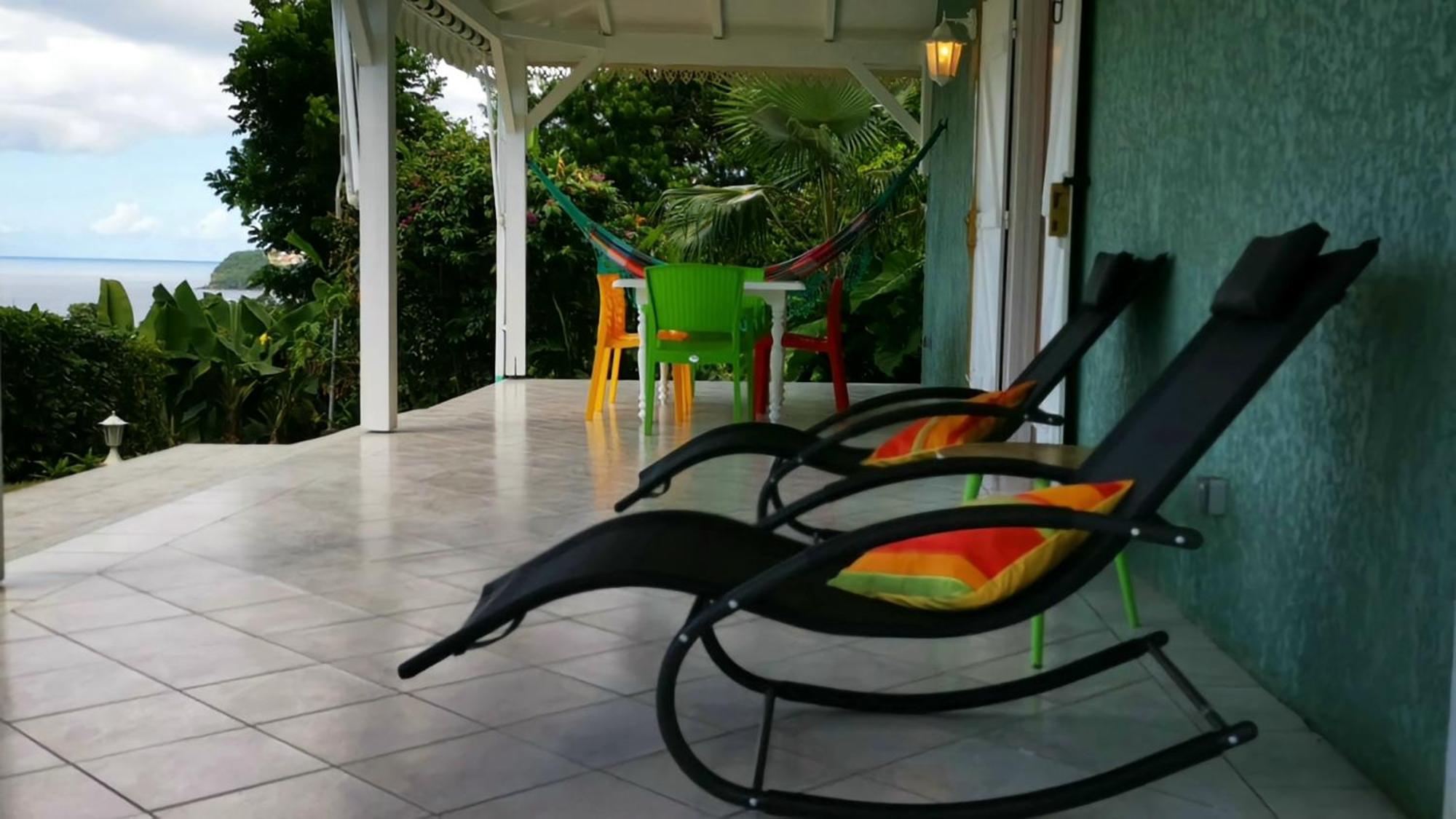 Holiday home Les Petites Fleurs De Poirier Bouillante